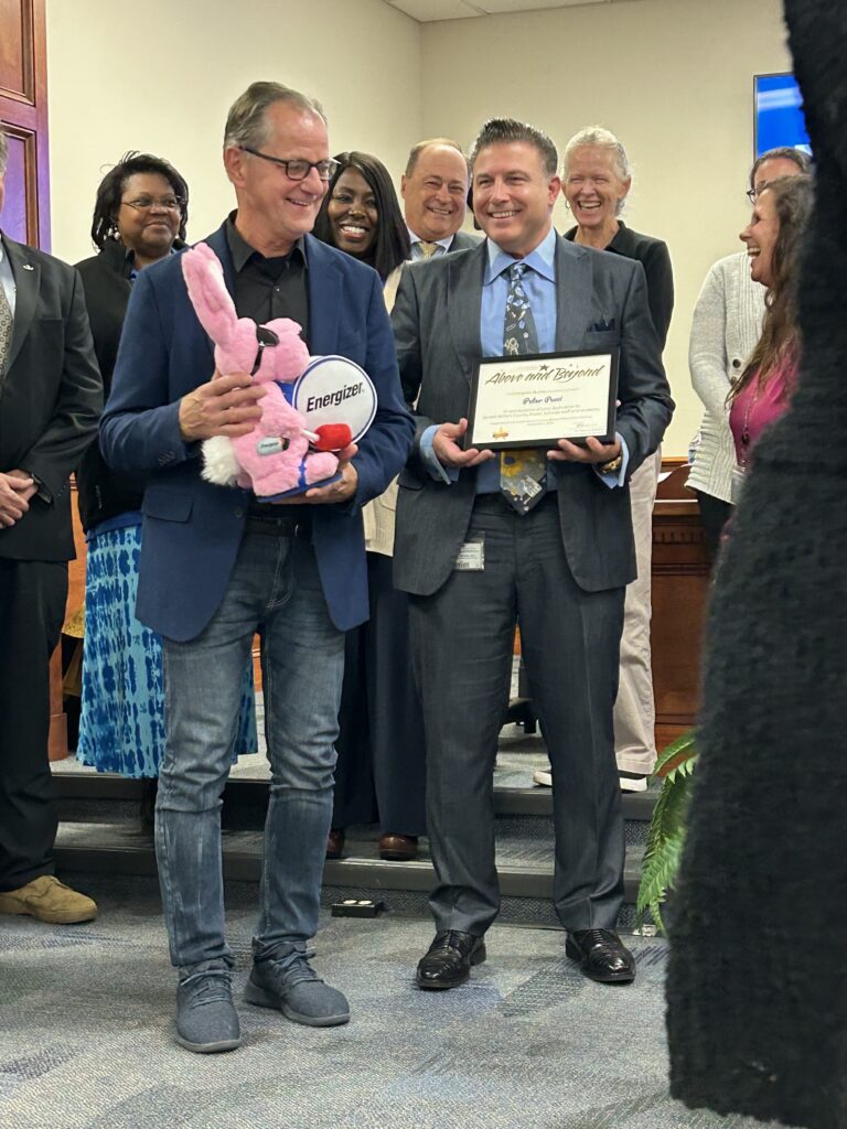 Peter Pucci receives the Energizer Bunny Award