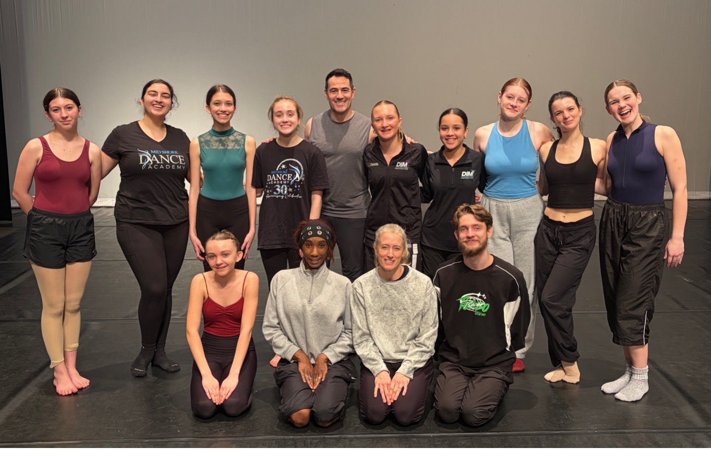 The dancers with Rob and Amy at the end of the workshop.