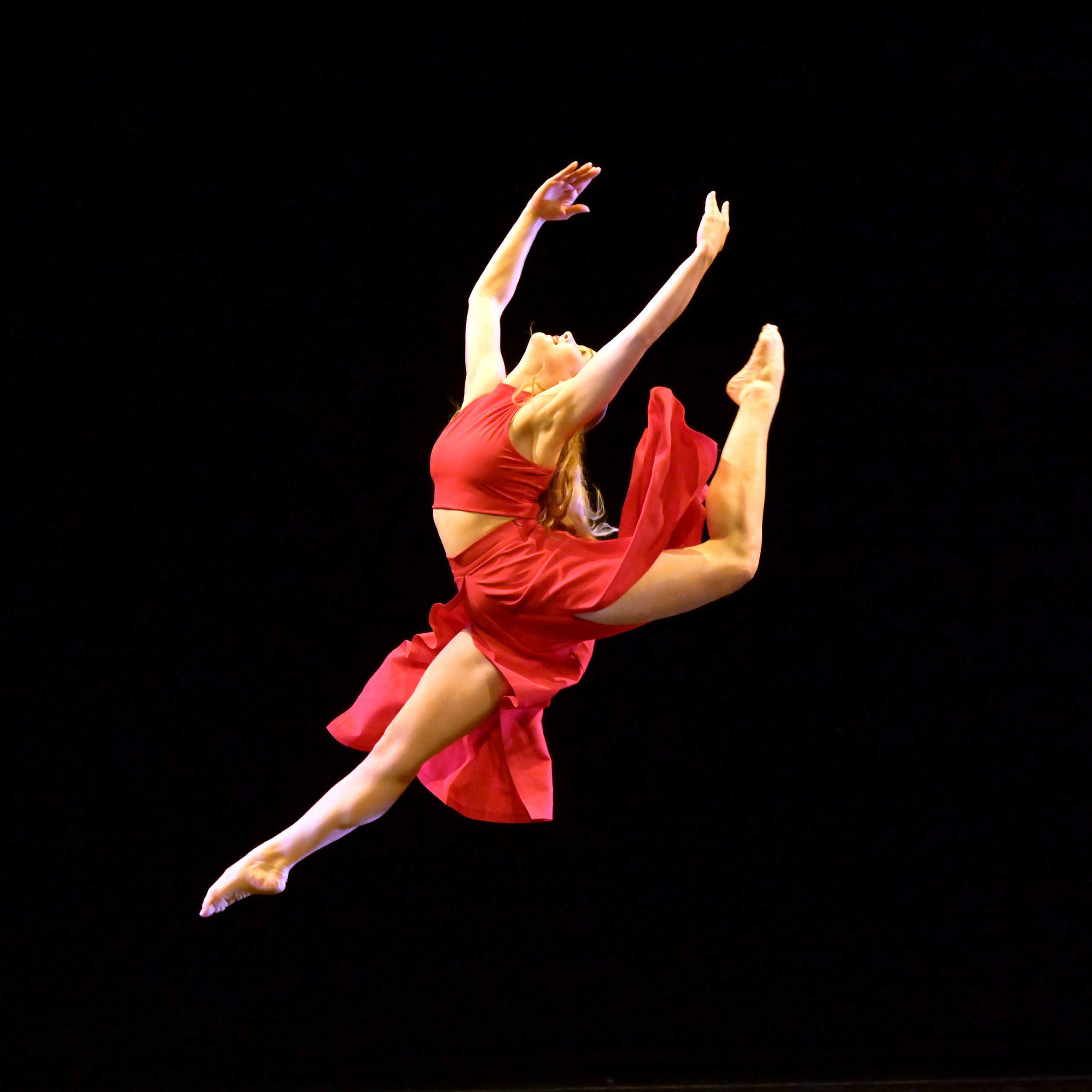 CCF Teaching Artist Gabby Pfeifer in performance of Peter Pucci’s Sing.